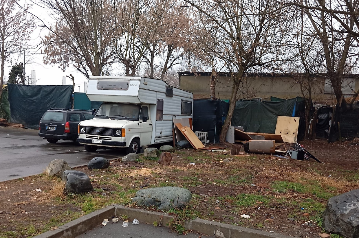 Scontro in Consiglio comunale sugli accampamenti rom a Cenisia