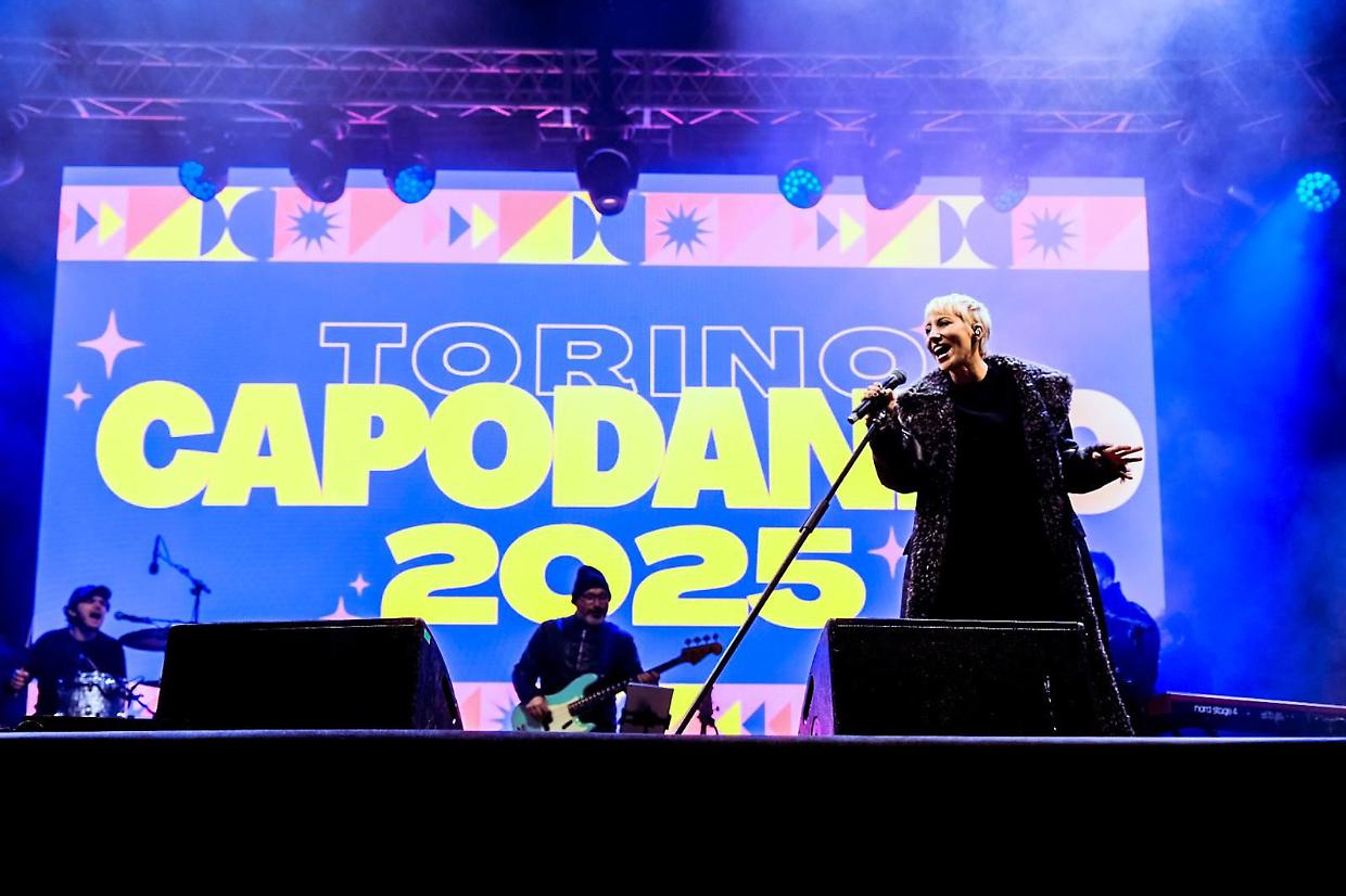 «Capodanno a Torino, flop: piazza vuota per un quarto»
