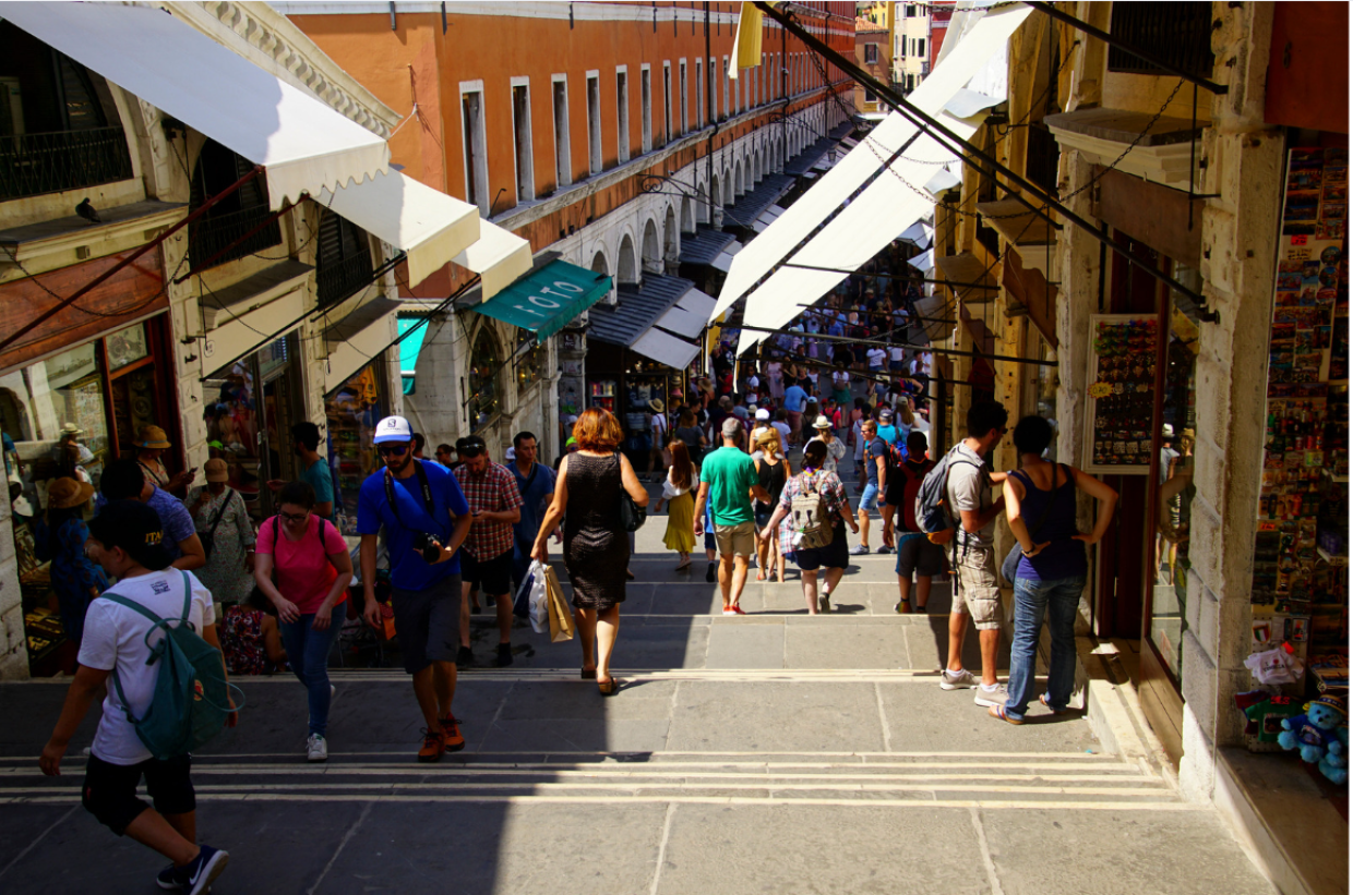 Overtourism: il veleno che ammazza e ruba l'anima delle nostre città 