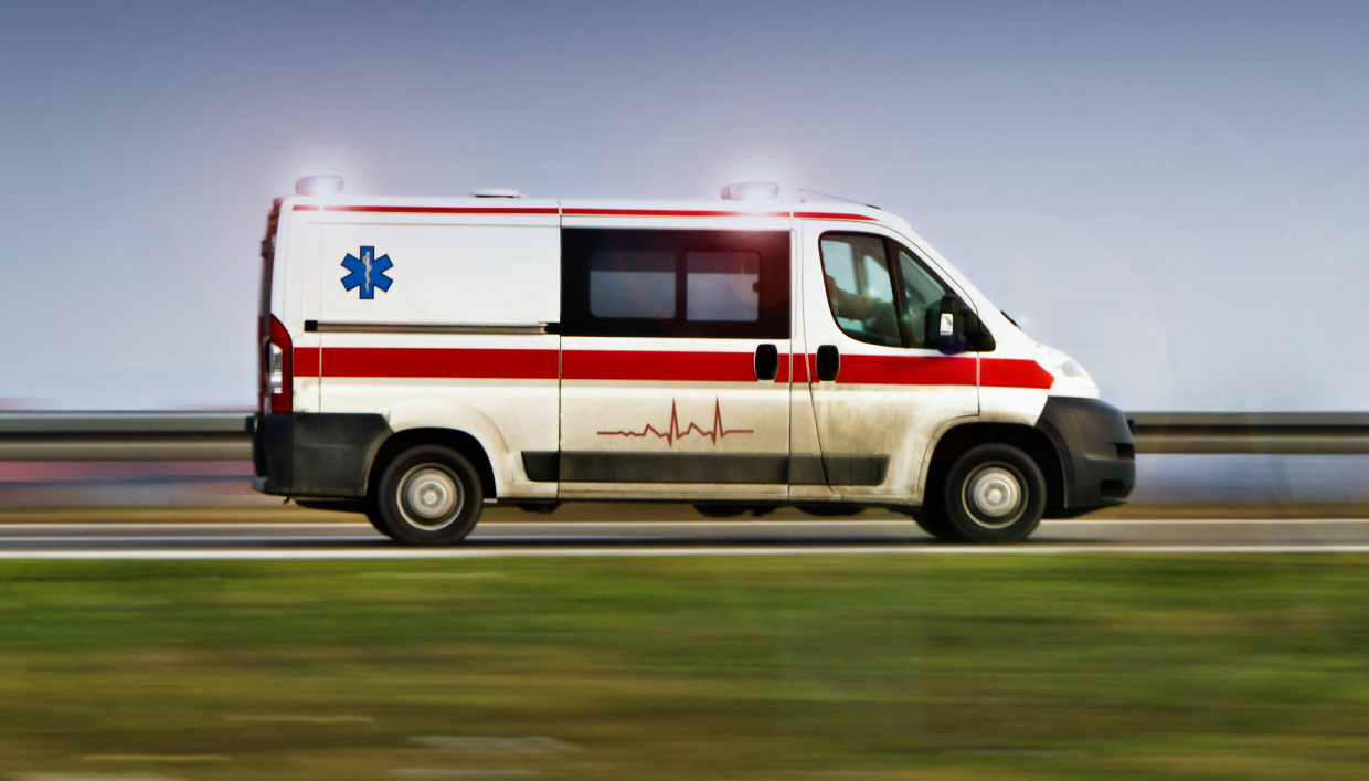 Ivrea-Castellamonte, auto si ribalta sulla Pedemontana: conducente illeso