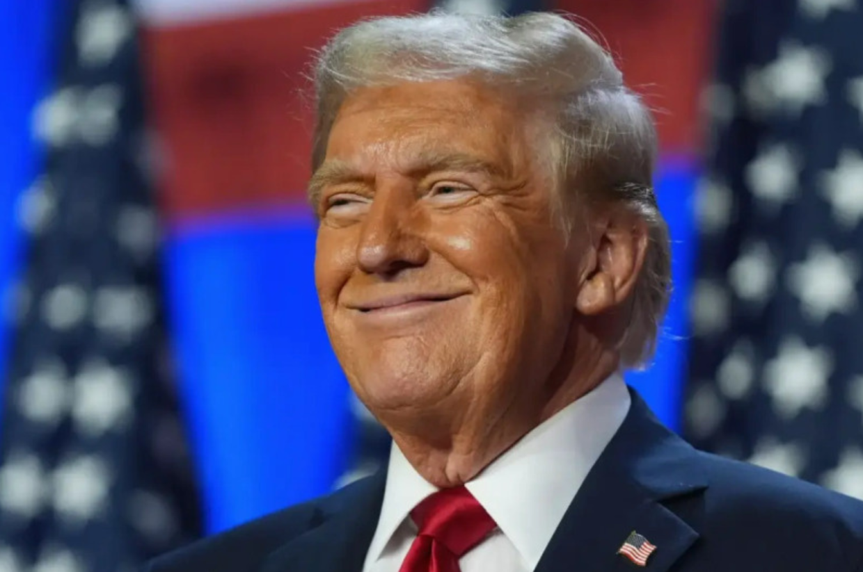 Trump mette i migranti in un aereo e li spedisce in Libia