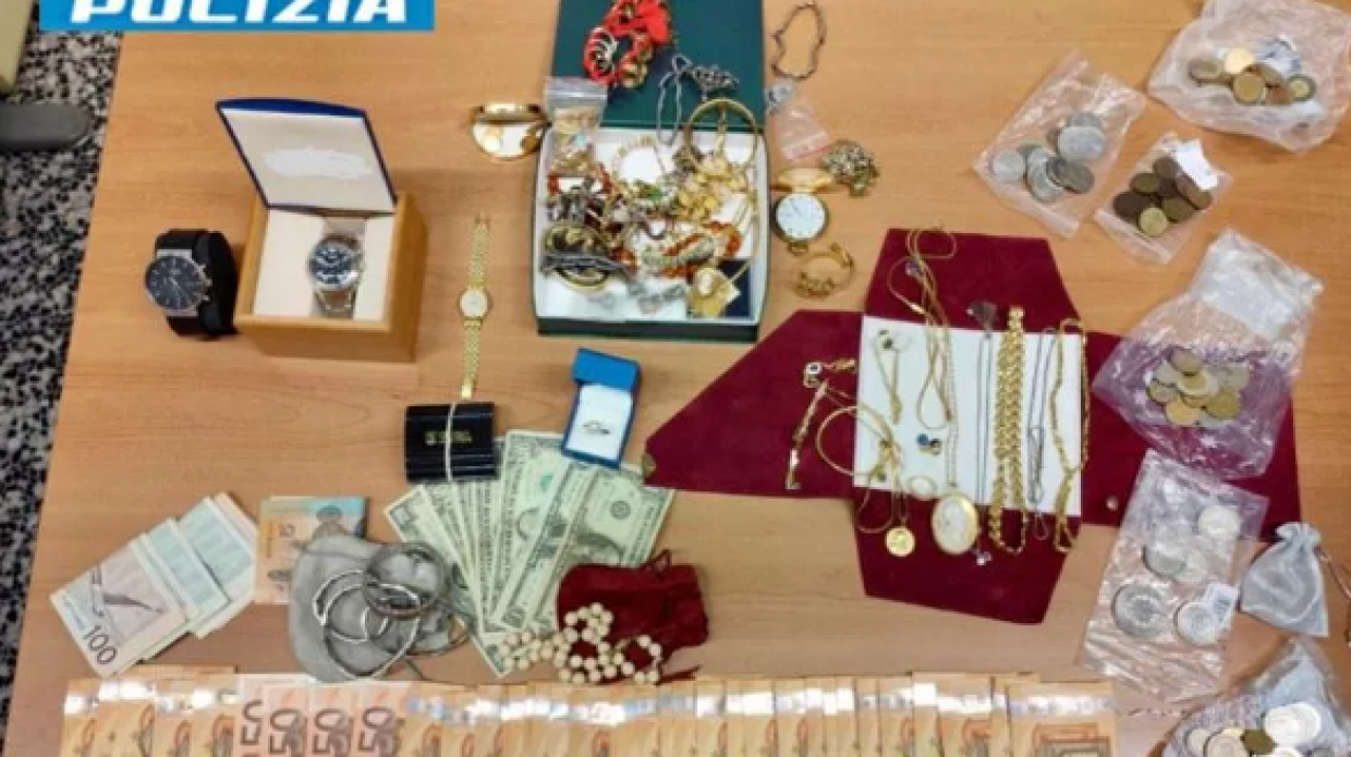 Vanchiglietta: si finge perito dei carabinieri e scappa con gioielli da 35mila euro