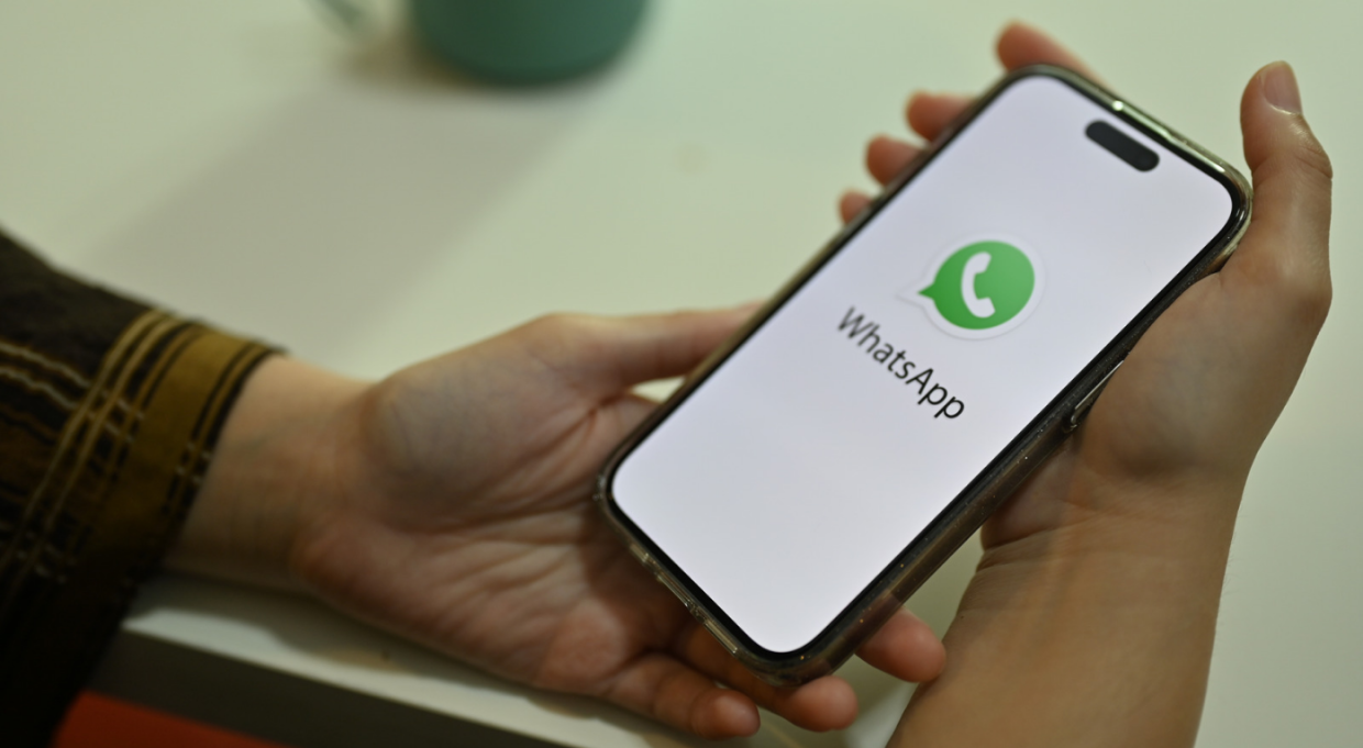 Un clic, tre piattaforme: WhatsApp entra nell’era del cross-posting
