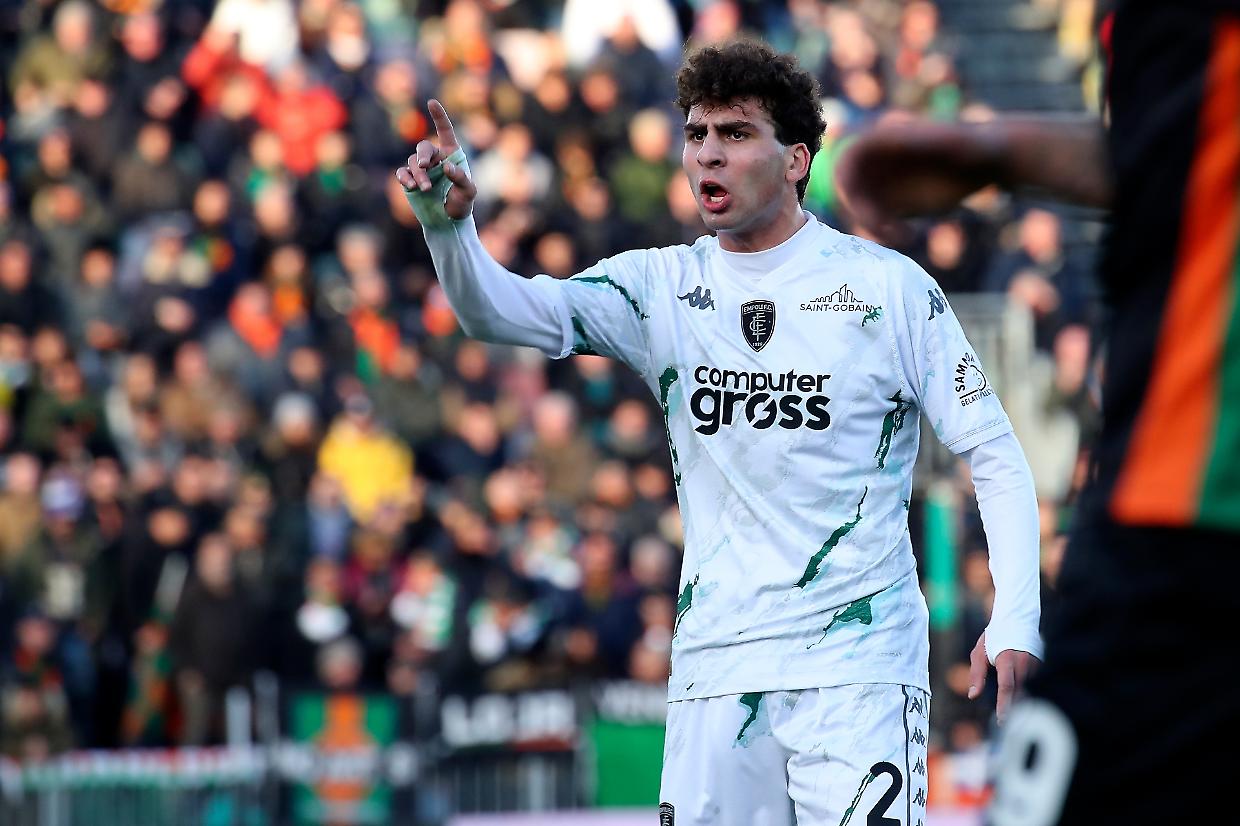 Juve, non due ma tre colpi in difesa: Giuntoli aspetta Veiga e insegue un georgiano...
