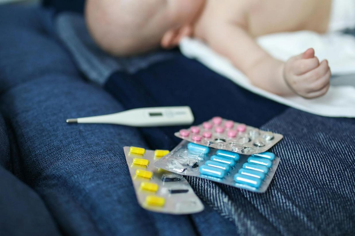 Bambini, automedicazione e fake news:  i pericoli per la salute e il ruolo cruciale del pediatra