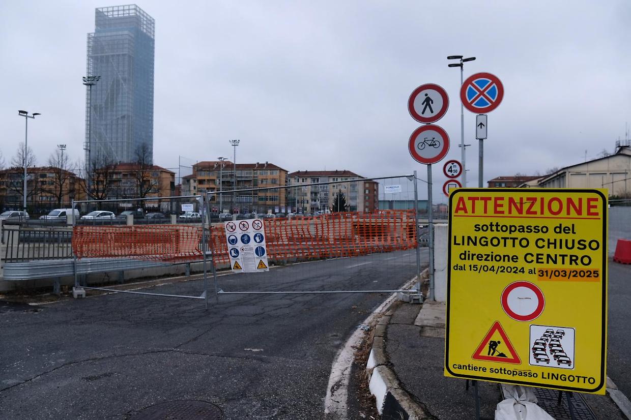Sottopasso del Lingotto, il cantiere infinito. Chiuderà a settembre ma poi ne apriranno altri