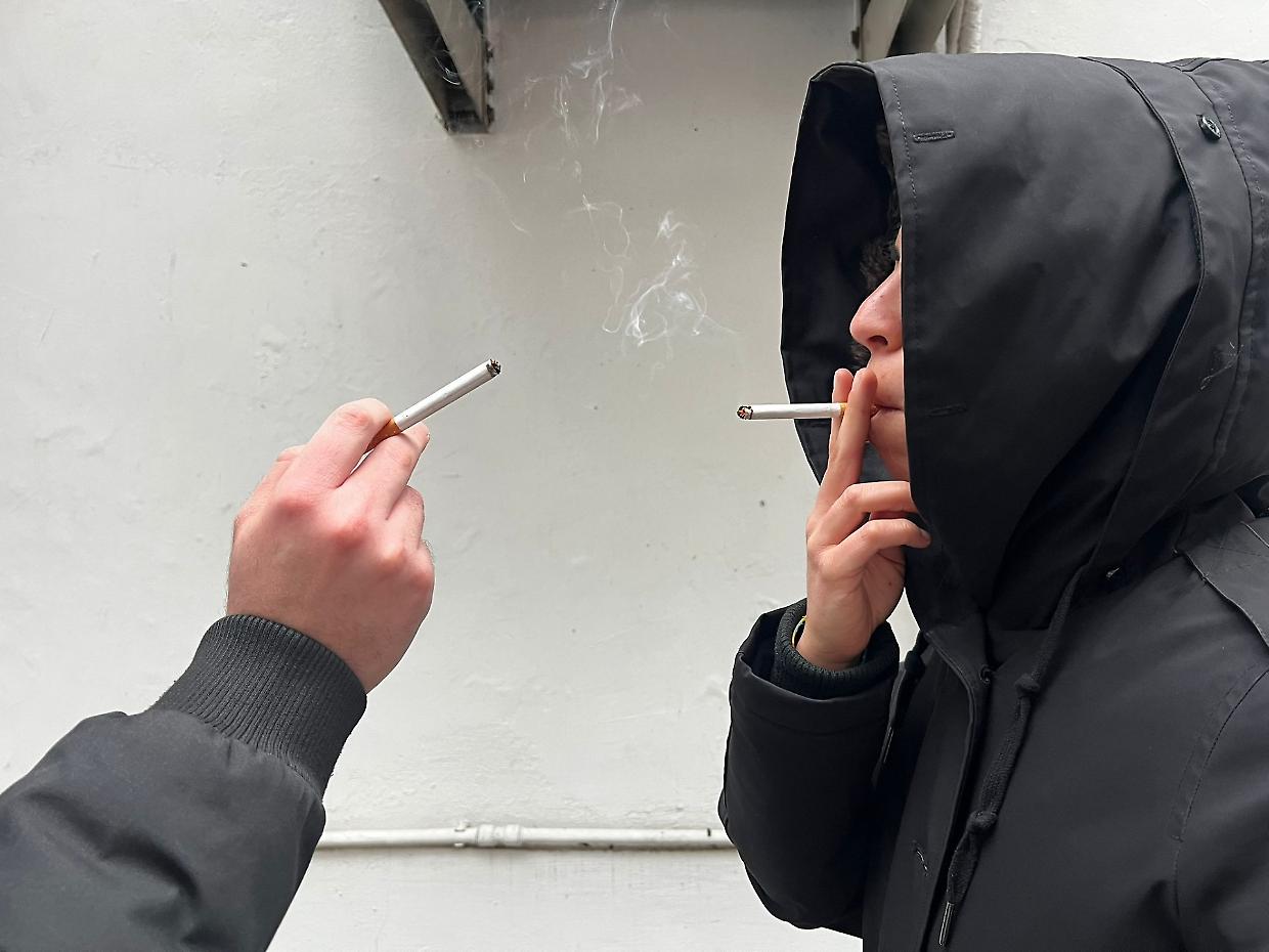 «A Torino non si fuma all’aperto». Ma nessuno fa rispettare il divieto