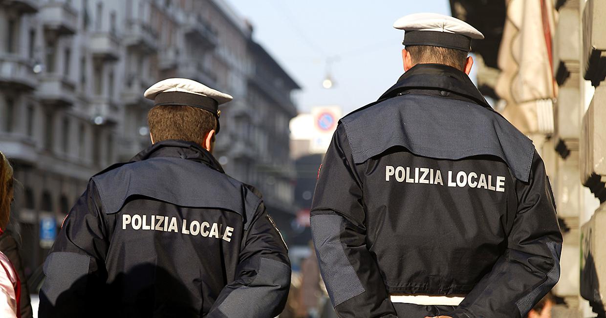 Malore al volante in corso Peschiera, anziano causa tamponamento a catena