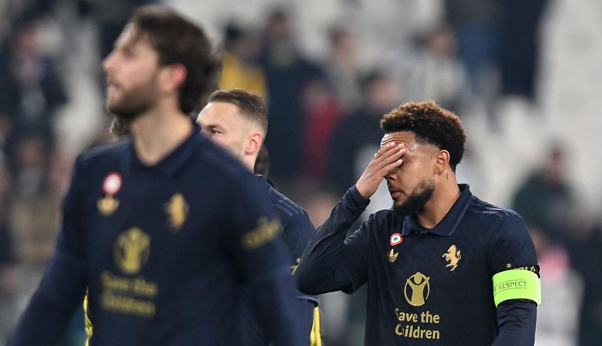 La delusione di capitan McKennie dopo la sconfitta della Juventus contro il Benfica in Champions League