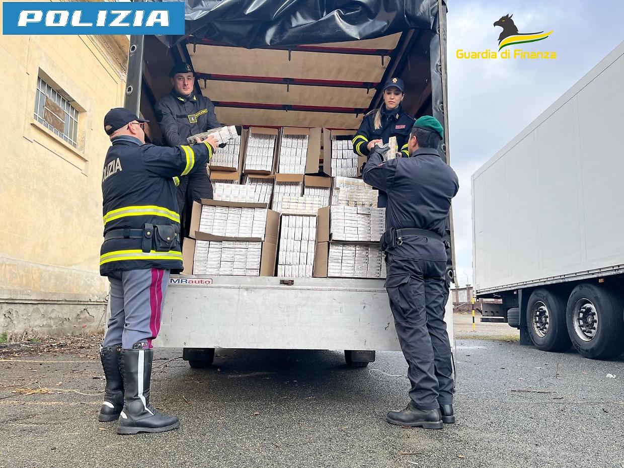 In manette un moldavo con documenti falsi e una tonnellata di finte sigarette Marlboro sul camion