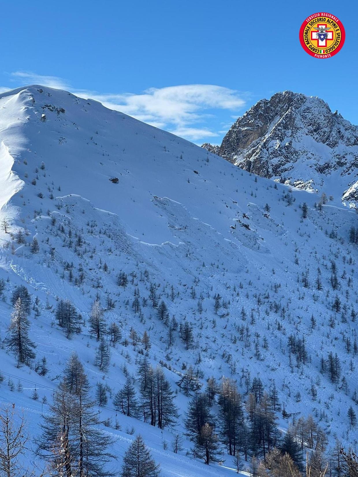 Valanga a Bardonecchia: intervento immediato di elicotteri e unità cinofile, non ci sono vittime