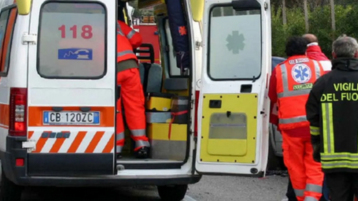 Scontro tra auto sulla provinciale 130: tre feriti lievi e traffico in tilt tra Villastellone e Poirino