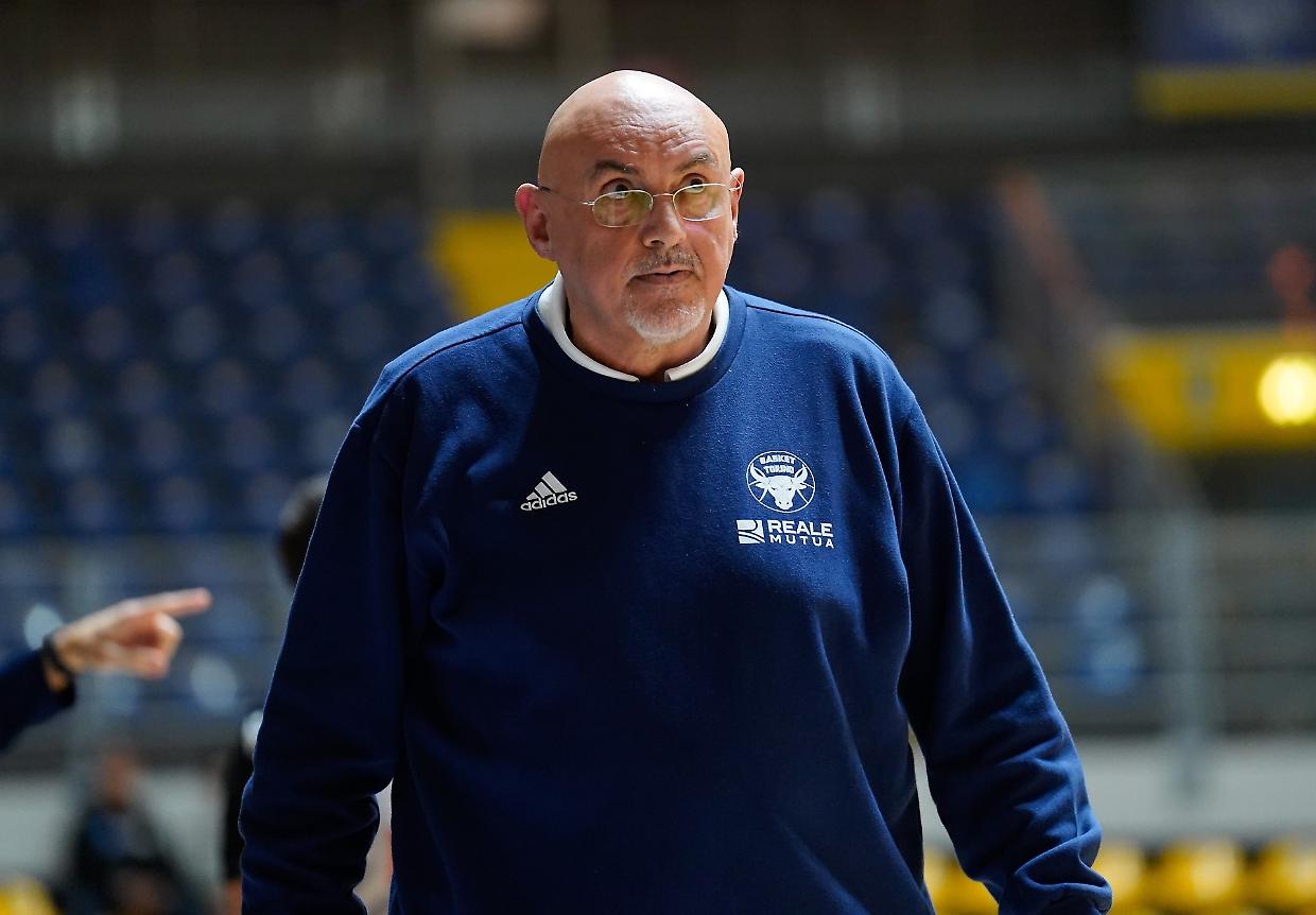 Coach Matteo Boniciolli lascia la panchina della Reale Mutua: «Con grande dispiacere faccio un passo indietro»