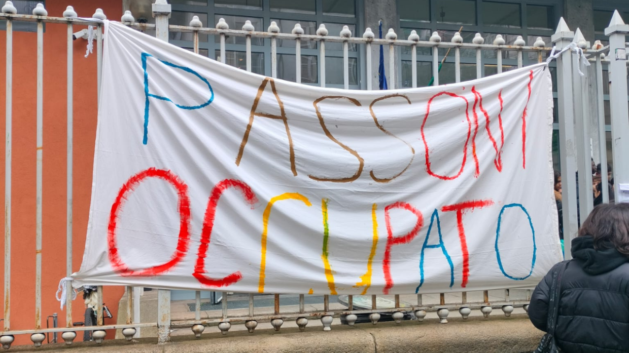 «I lavori finiti due mesi fa e siamo a punto e a capo». Studenti occupano il Passoni