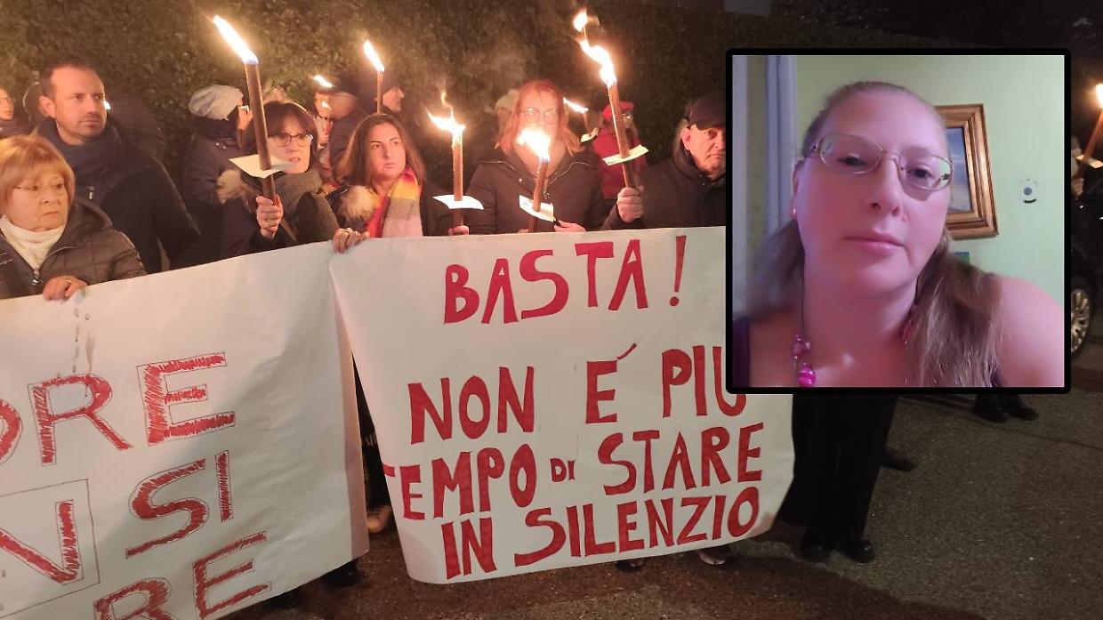 La fiaccolata per Cinzia D'Aries, ammazzzata a coltellate dal marito che poi ha tentato il suicidio