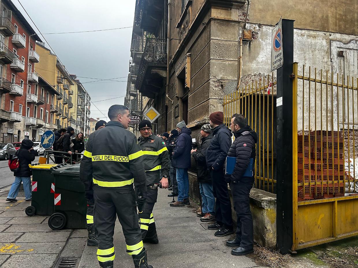 Borgo San Paolo, ecco lo sgombero della palazzina occupata dal 2012