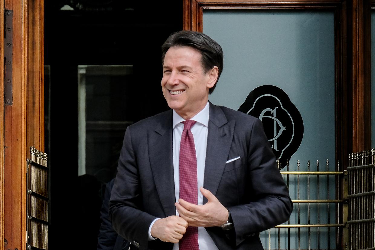Giuseppe Conte il Miracolato. E la caricatura della politica