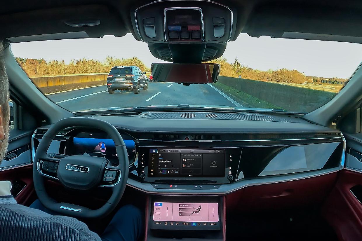Stellantis, mani libere a 60 Km/h: ecco Stla Autodrive 1.0