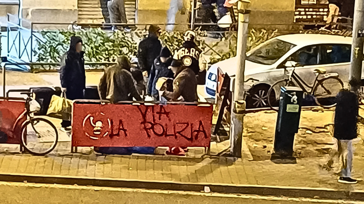 "Via la polizia" e gli abusivi del mercatino della refurtiva di Torino sono già tornati al lavoro