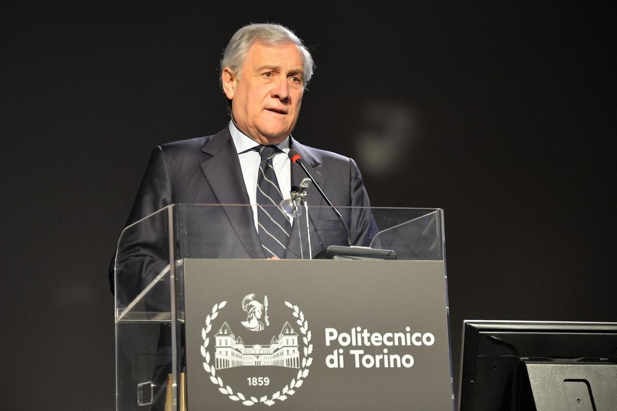 Tajani e l'esempio del Poli: "Aprirsi al mondo per inseguire la pace"