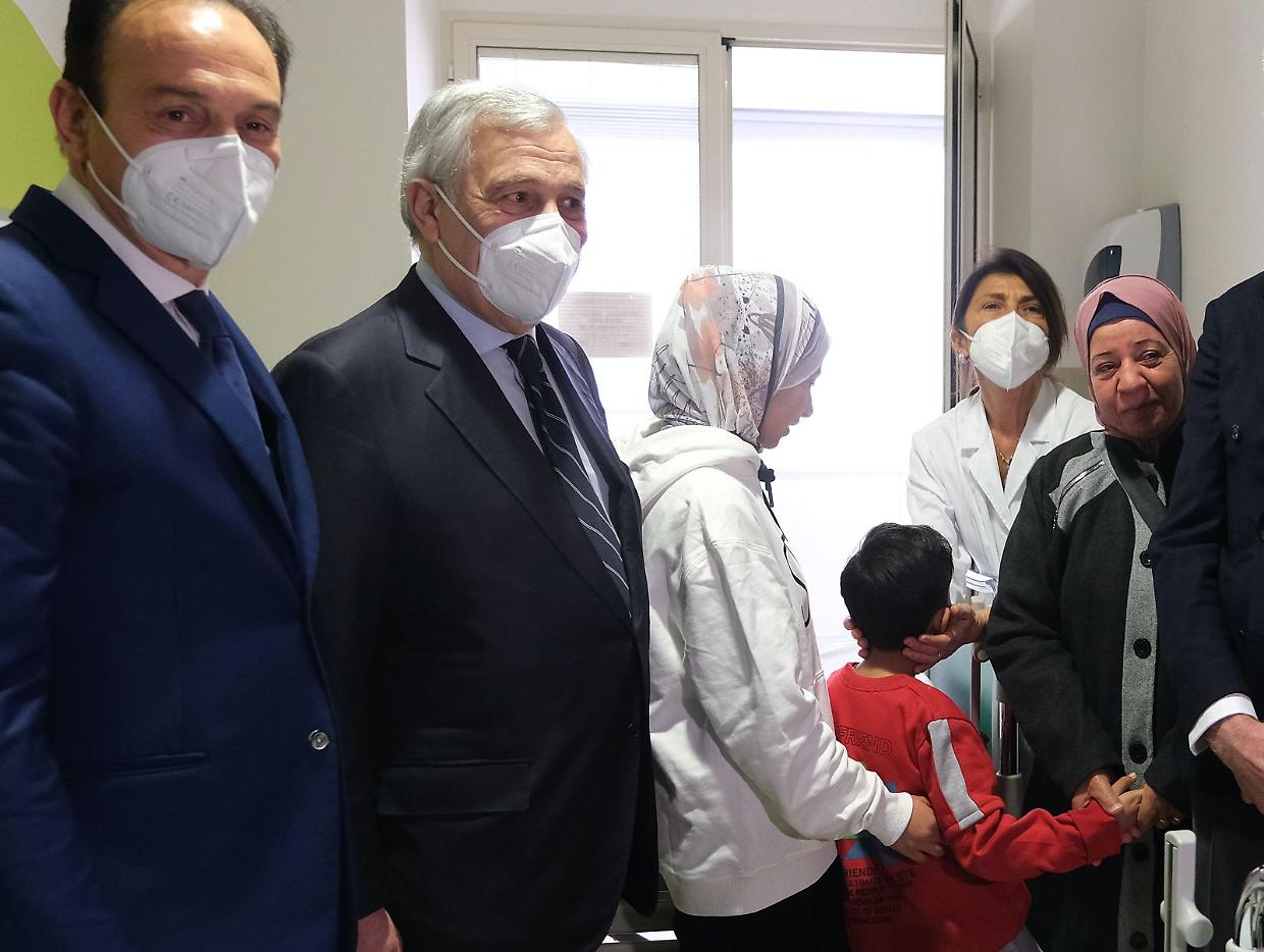 Tajani al Regina Margherita in visita ai piccoli pazienti di Gaza: 'Vogliamo salvarne altri'