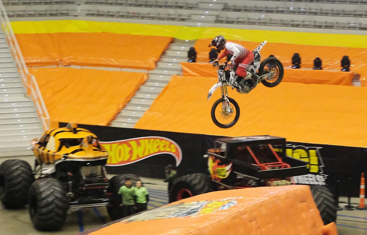 La quiete prima della tempesta: "Hot Wheels Monster Truck Live" è finalmente arrivato