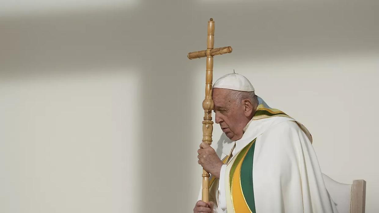 Il Papa è grave, ossigeno e trasfusioni - Il mondo prega per Francesco
