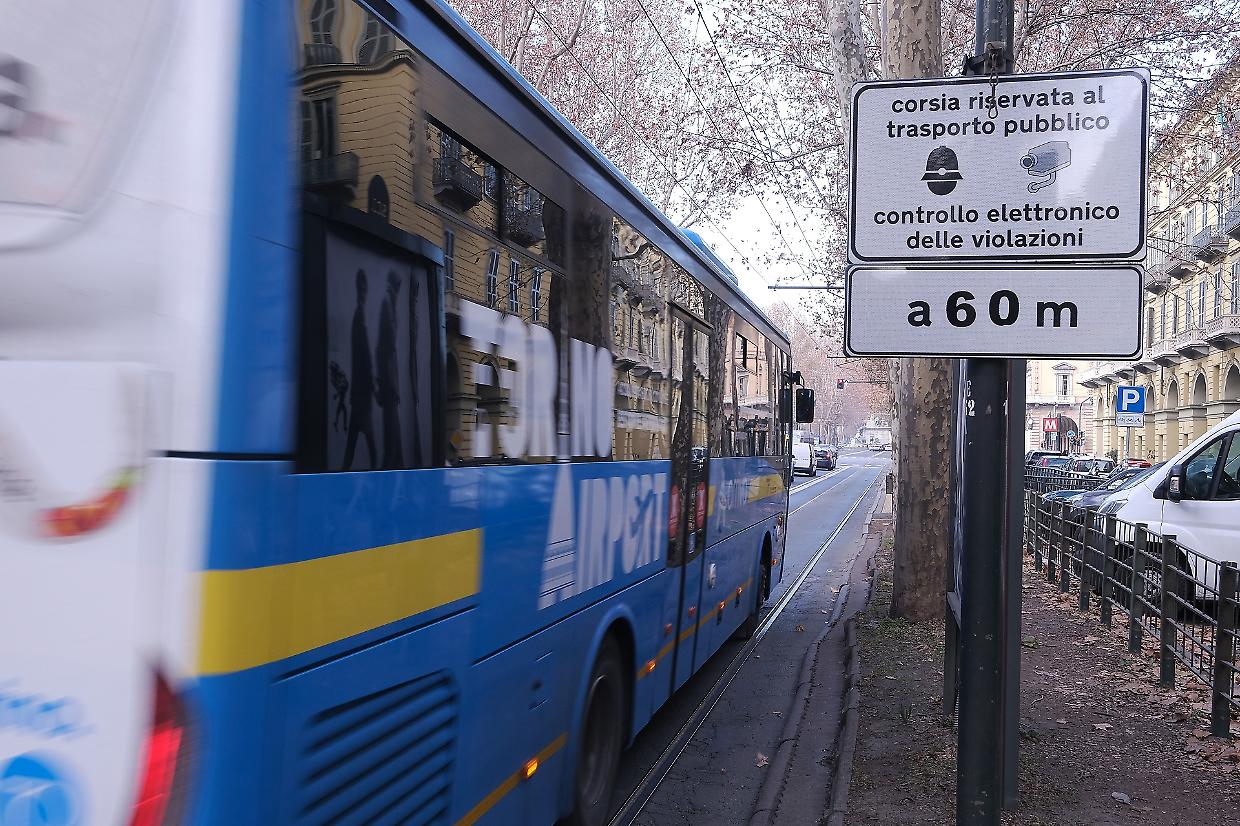 Le telecamere sulle corsie preferenziali funzionano: 93% di passaggi in meno per paura delle multe