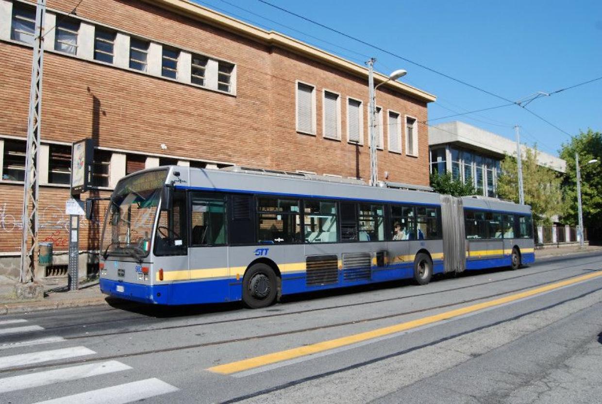 Torino: calci, pugni e pietre contro un autista del bus (ma l'aggressore è già libero)