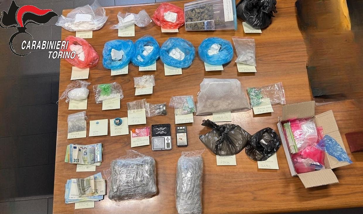 Garage pieno di droga a Nichelino, 30enne in manette