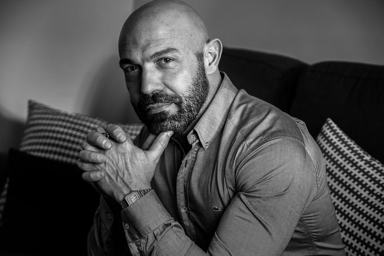 Antonio Corona presenta "Mi troverai vivo": un viaggio poetico tra sofferenza e rinascita alla Biblioteca di Moncalieri