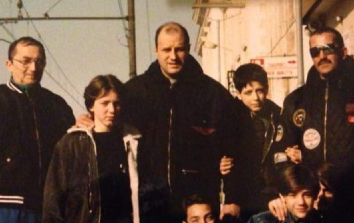 Padre Rambo in compagnia dei ragazzi di Barriera