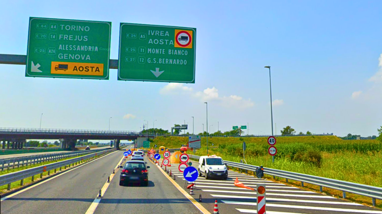 L'Ivrea-Santhia riapre ai Tir e ai bus: fine delle code tra Piemonte e Valle d'Aosta