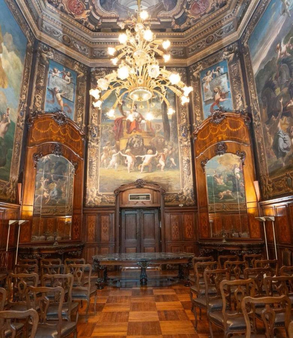 La stazione di Porta Nuova svela il suo gioiello più prezioso: ecco la sala d'attesa dei Savoia