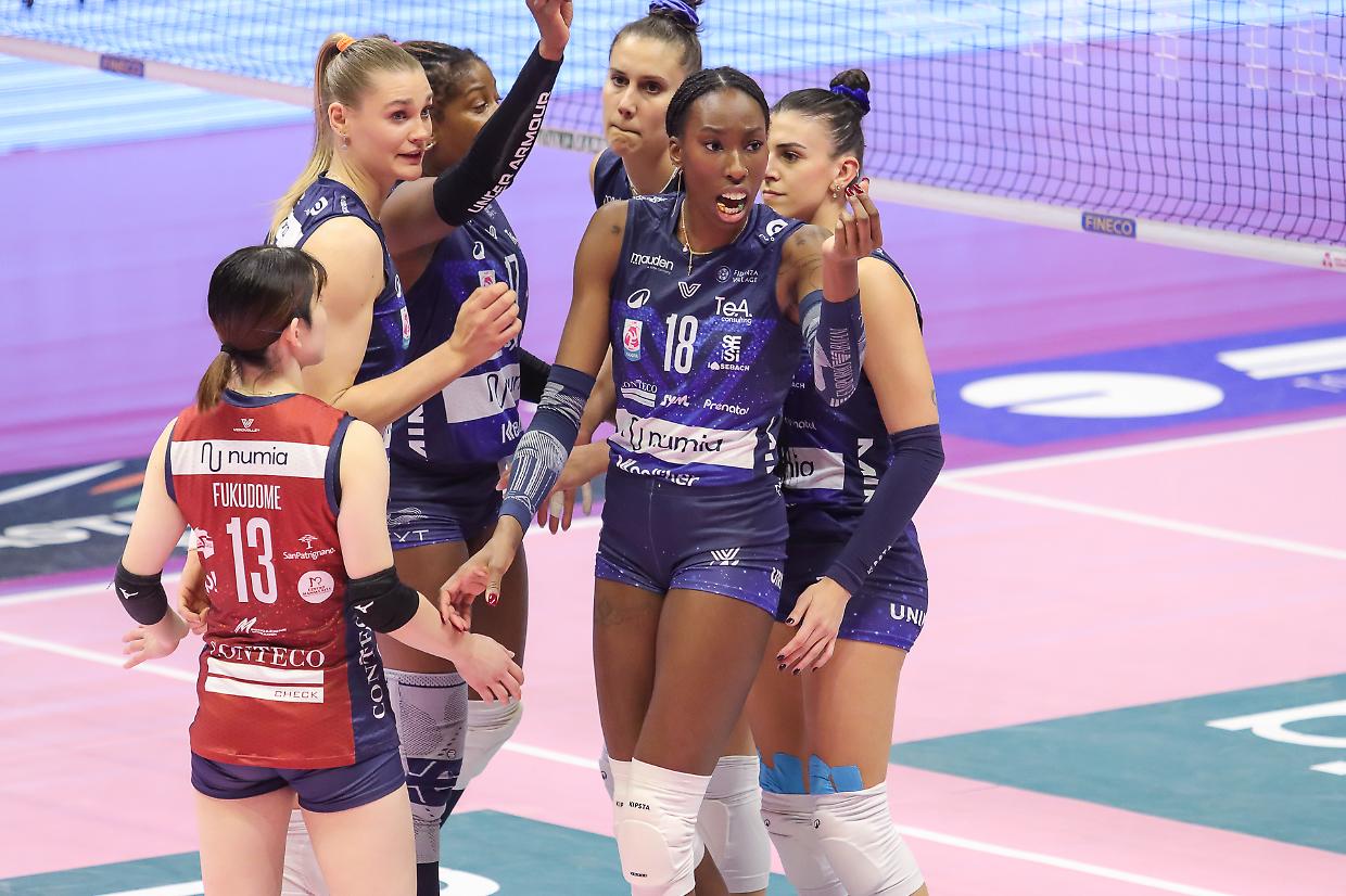 È sold out al Pala Gianni Asti, per l'arrivo di Paola Egonu, che guida Milano contro il Chieri '76 