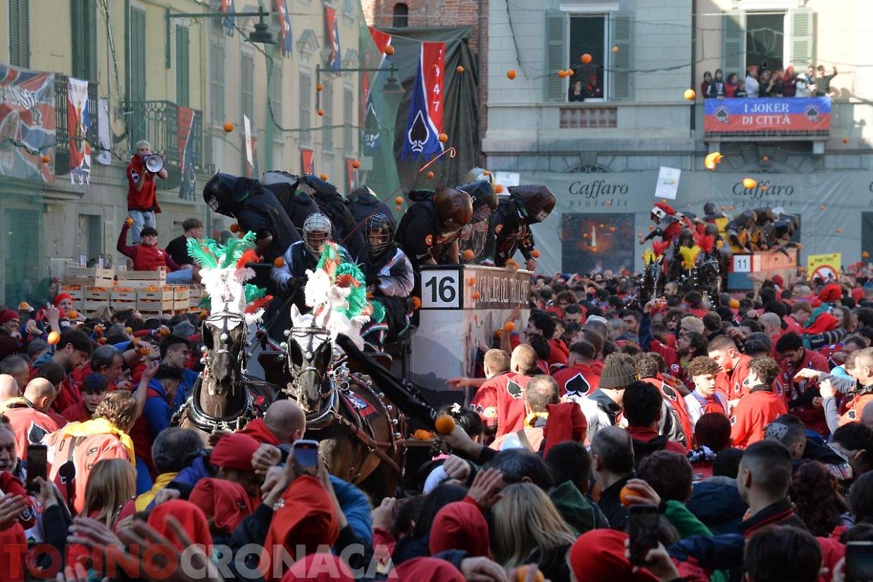 Lo Storico Carnevale di Ivrea entra nel vivo: domani la Mugnaia, poi la battaglia
