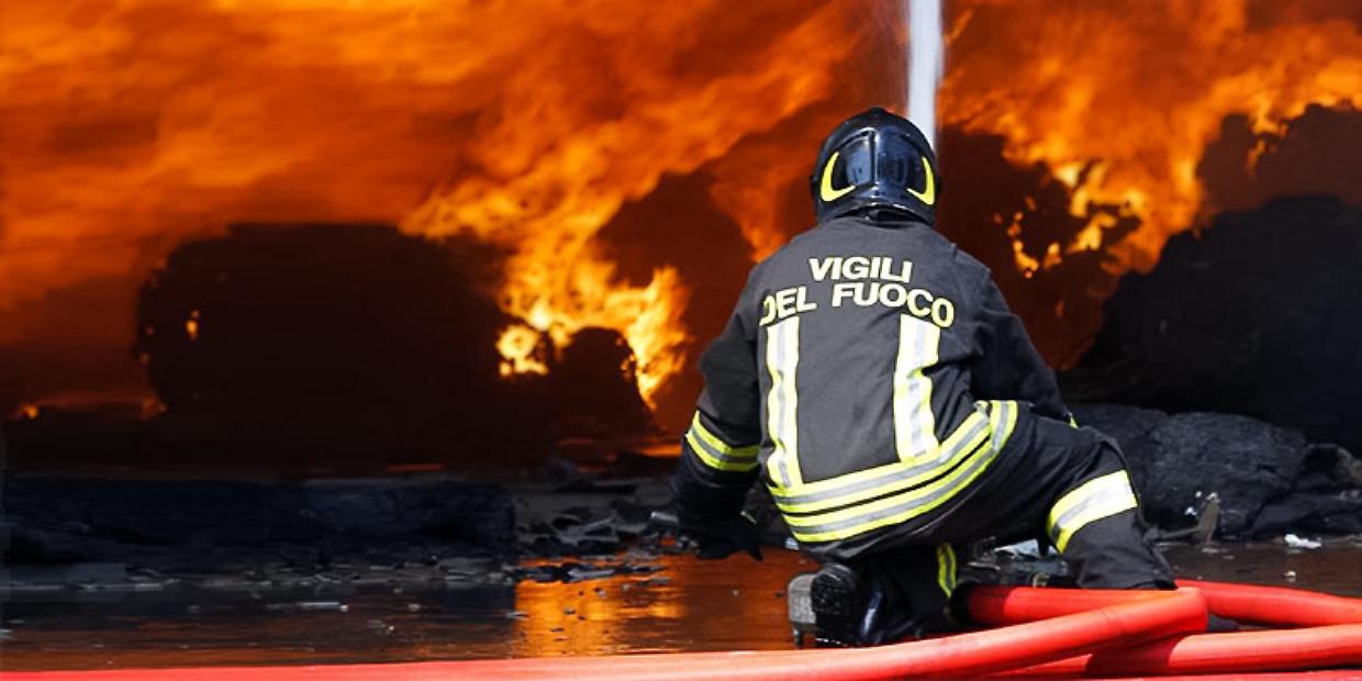 incendio notte vv ff