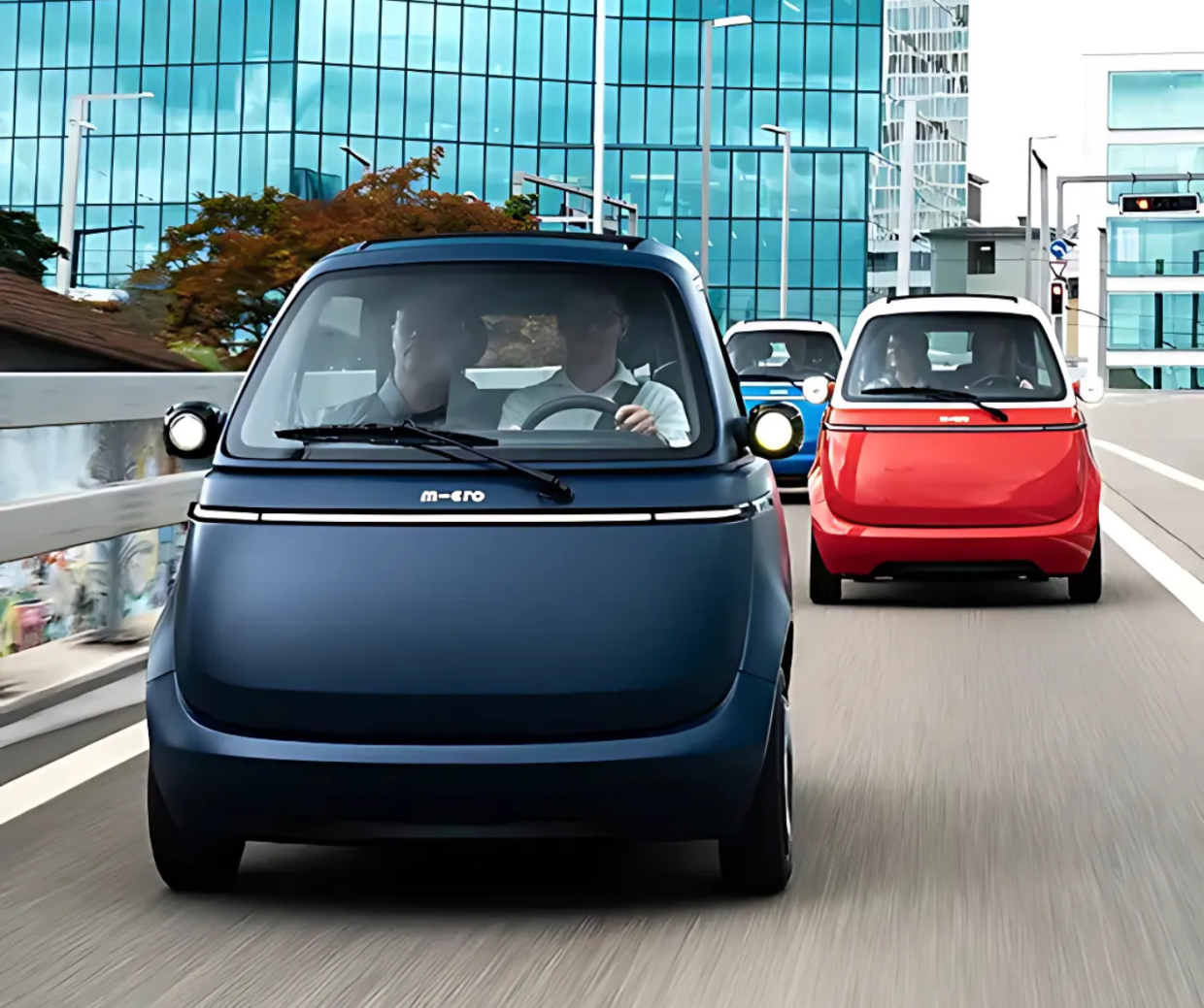 Dietrofront: le microcar elettriche non pagano le strisce blu. Ma quelle a benzina...