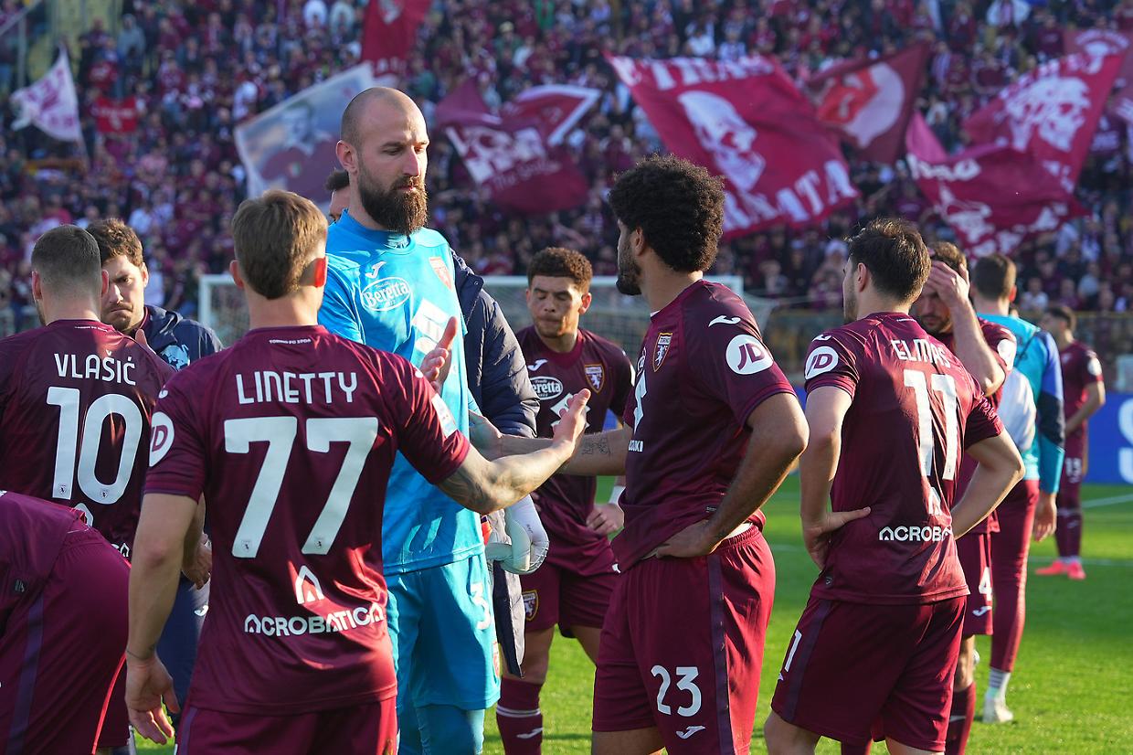 La delusione del Torino dopo la doppia rimonta subita a Parma (foto LaPresse)
