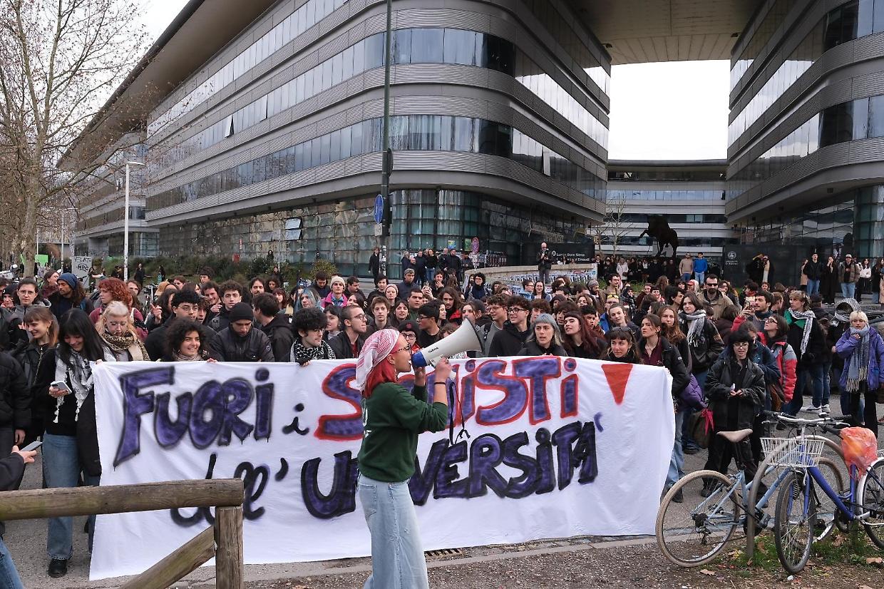 Momenti di tensione oggi al Campus Einaudi
