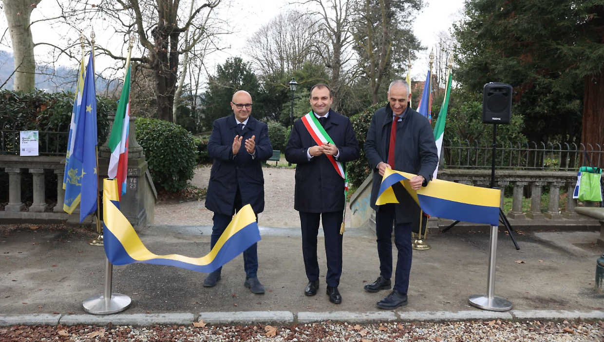 Taglio del nastro dopo la conclusione dei cantieri che hanno ridato al parco di Villa Genero sicurezza e accessibilità