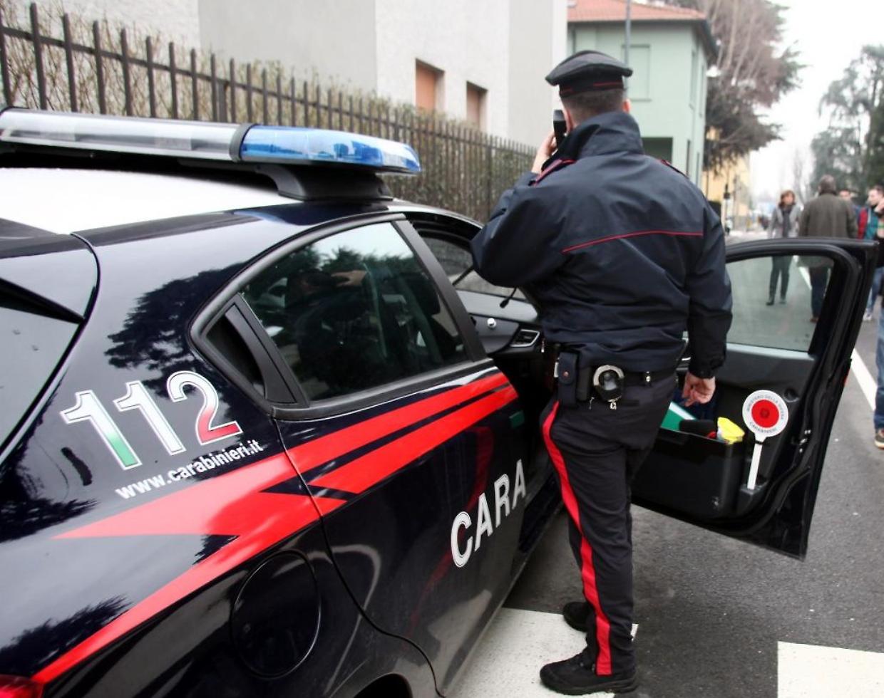 Bimbo di 2 anni muore dopo la caduta dal balcone per recuperare un giocattolo