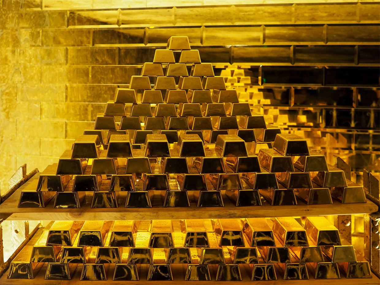 Il prezzo dell'oro sfonda quota 3.000 dollari: cresce l'incertezza tra i mercati per le mosse di Trump