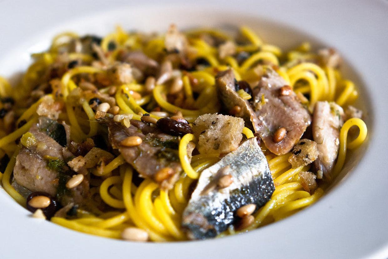 Pasta con le sarde, anima della cucina siciliana mare e monti