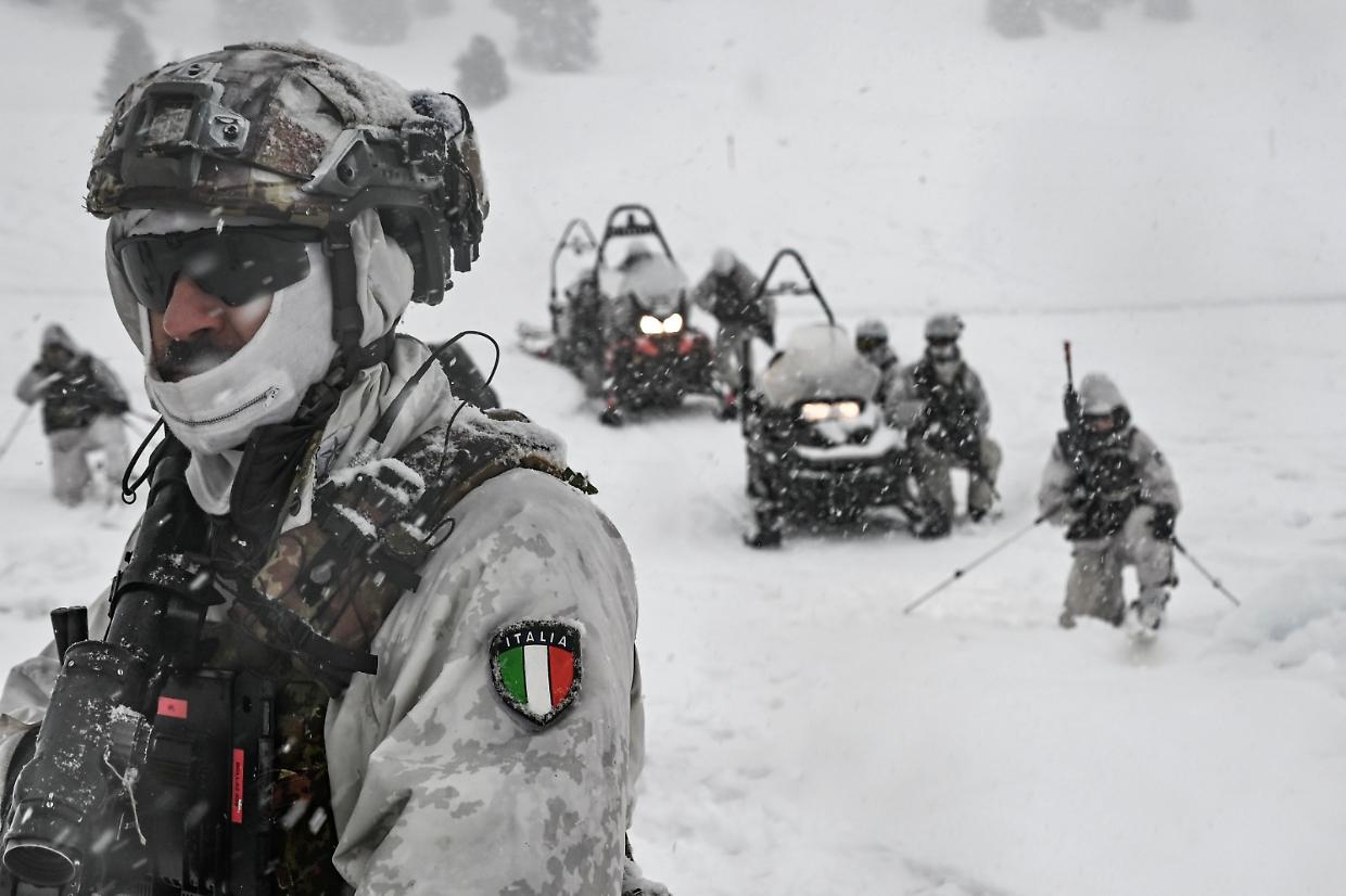 Gli alpini di Pinerolo sulle Dolomiti per l'esercitazione "Volpe Bianca"