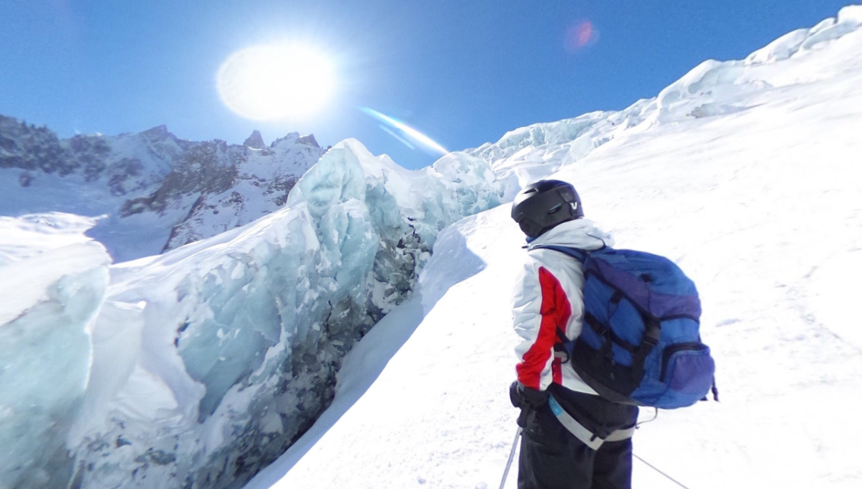 incidente mortale sul monte bianco: snowboarder cade in un crepaccio