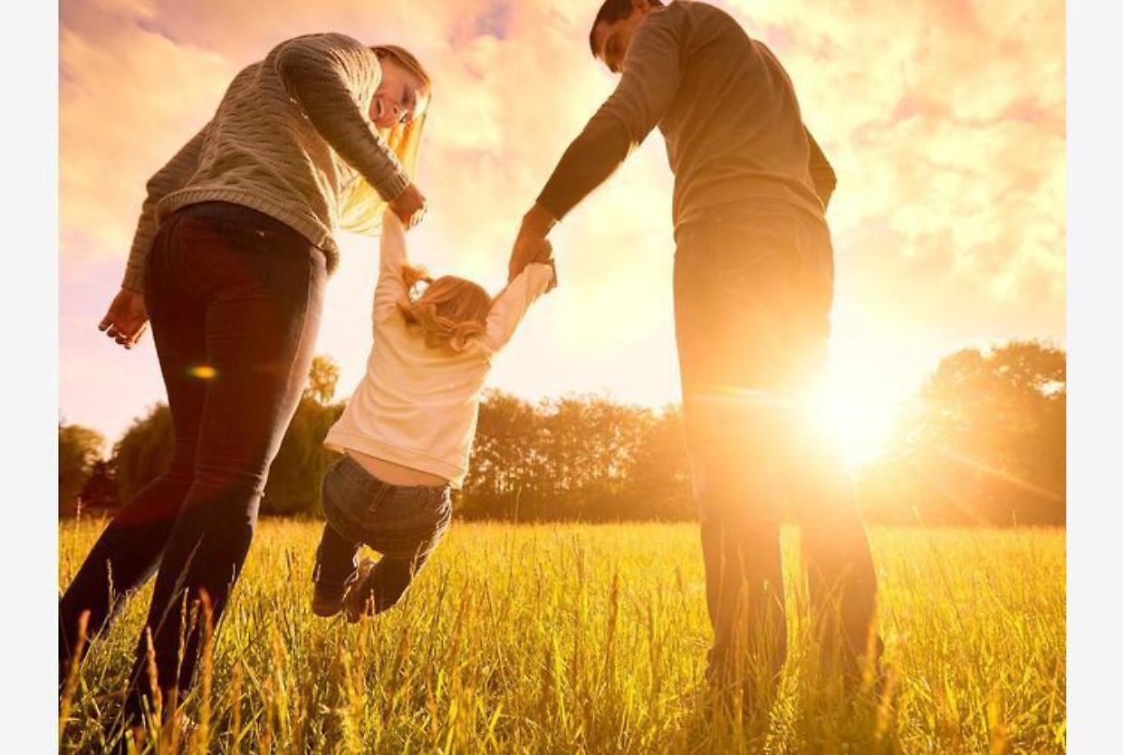 La proposta di Franceschini: "Ai figli solo il cognome della madre". 