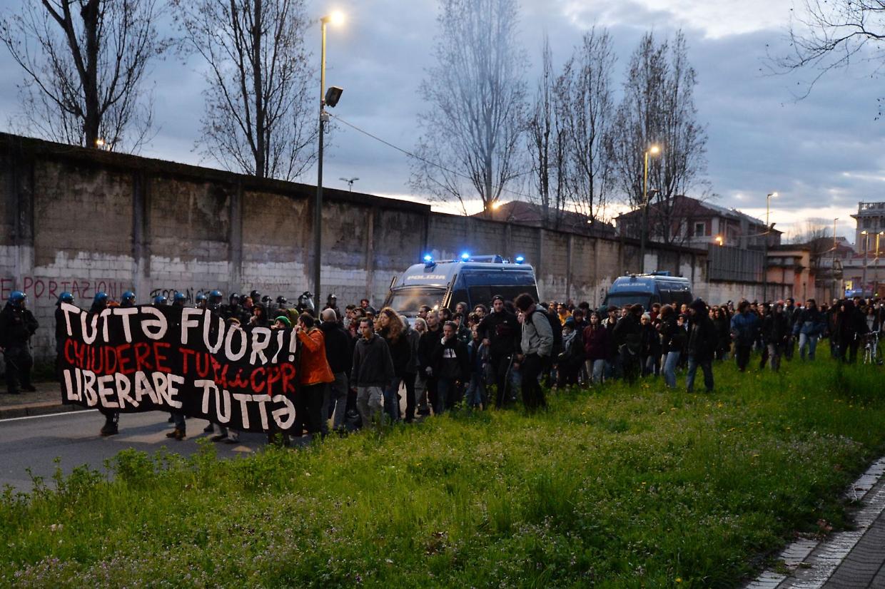 "Agenti feriti e mezzi danneggiati, il Cpr è l'unico strumento per difendere i cittadini onesti"