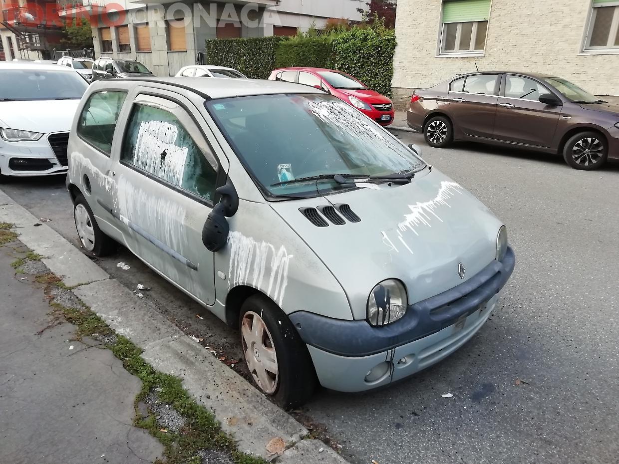 Da talamo per le prostitute a oggetto di sfogo: gli usi “ricreativi” dei veicoli abbandonati