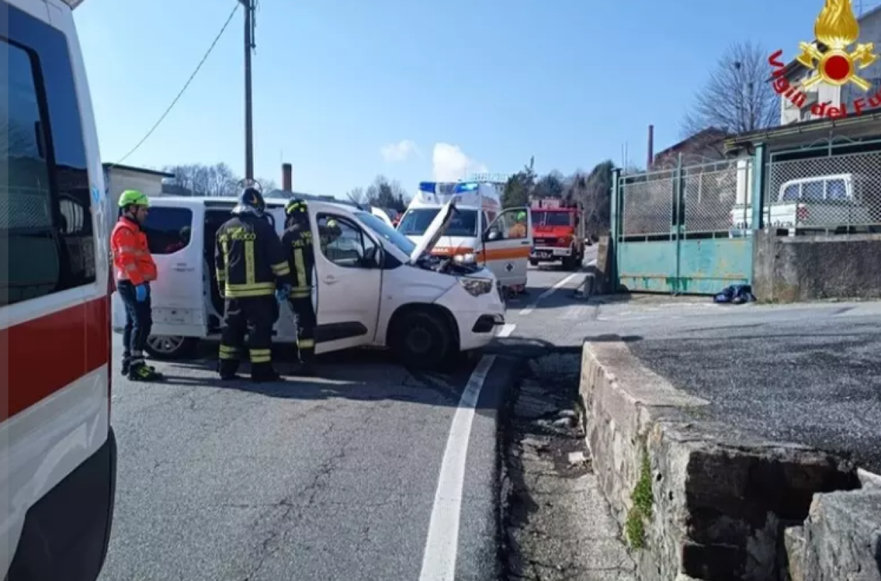 Incidente a Valdilana, vigili del fuoco salvano un uomo incastrato in un furgone dopo un incidente